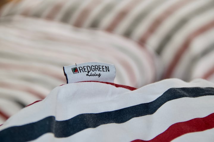 Posteľná bielizeň s červeno-zelenou