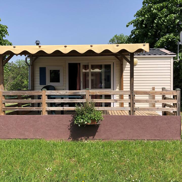 Mobil-home 2 Personnes, Sur Camping Familial. - Orcival
