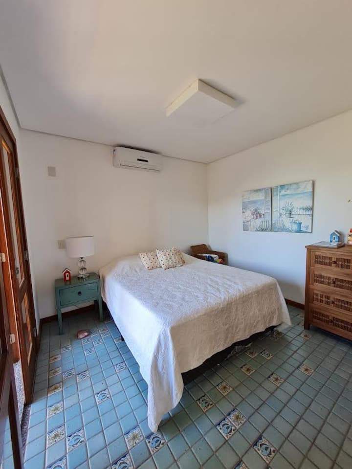 2号套房-一楼，带阳台和吊床，可欣赏海景和后院