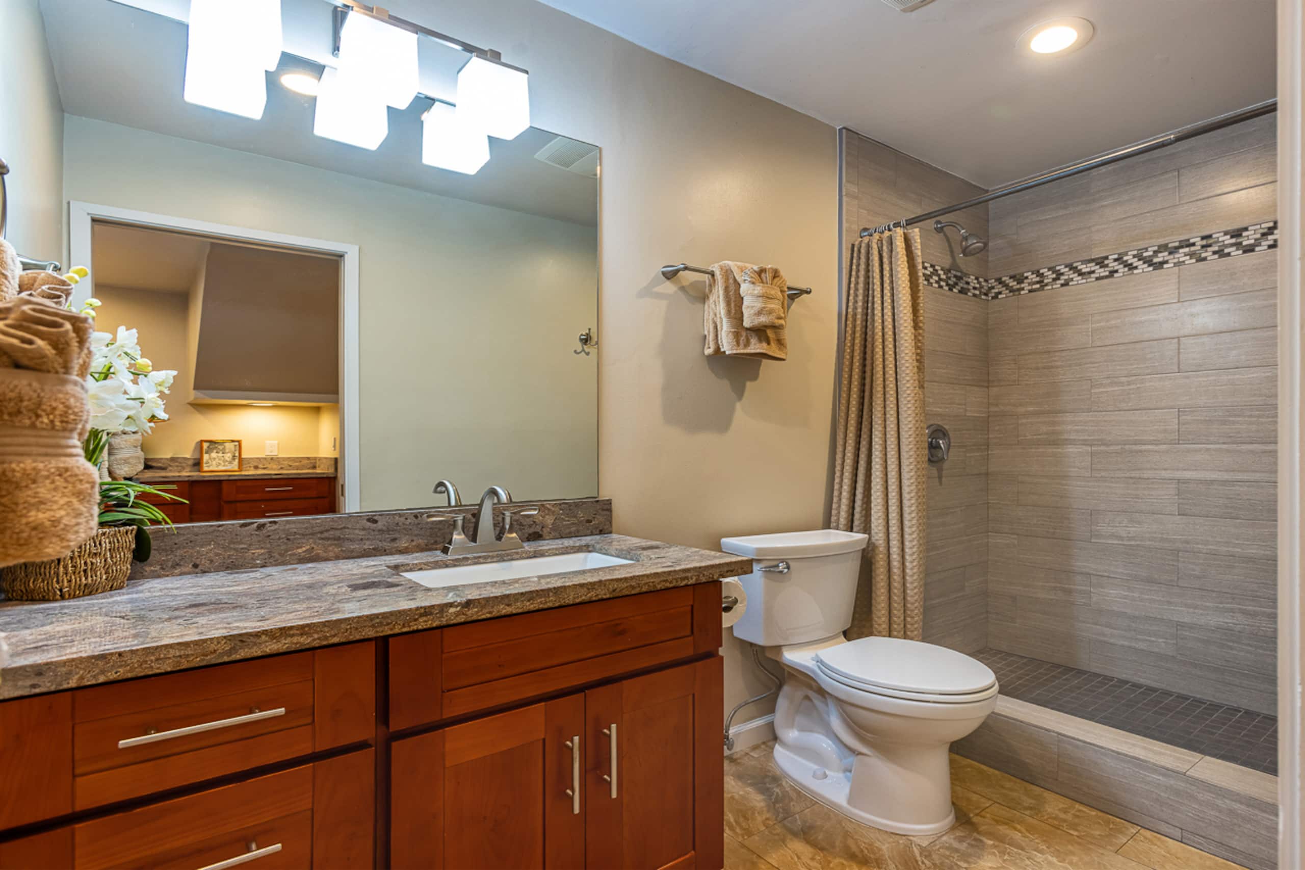 Condo in Wailea · ★4.94 · 2 bedrooms · 4 beds · 3 private baths - Image 11