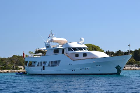 A dream stay on our yacht!