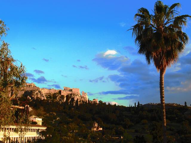 An alternative under Acropolis hill