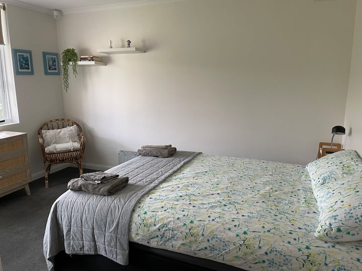 Საწოლის ქვედა ნაწილი 152 × 203 სმ. 