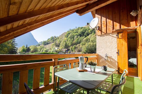 Top Airbnb: L'Étagne | Large apartment in the heart of the mountains in Allemond