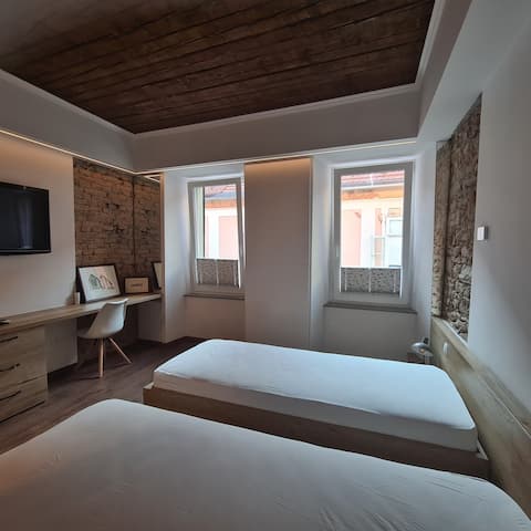 SweetBaci for 4 -Two bedroom/inyard terrace/center