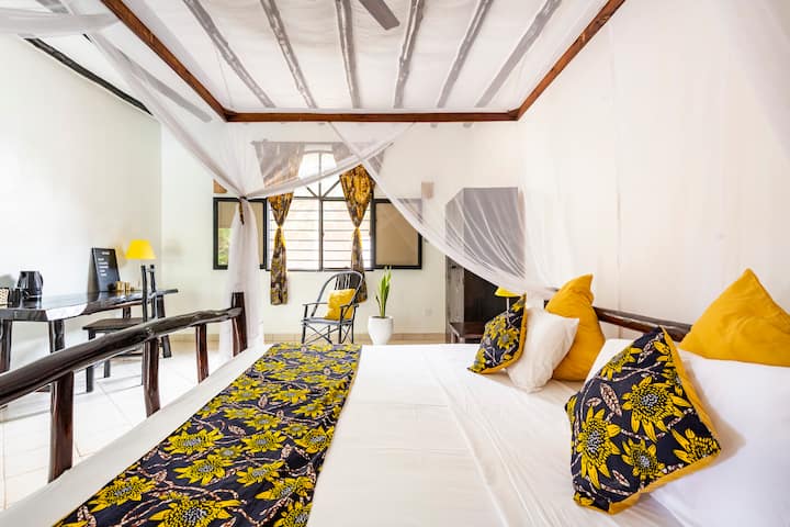 Double room with en-suite bathroom