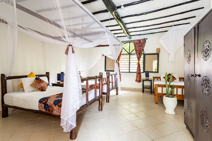 Triple room with en-suite bathroom