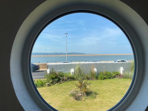 Westwinds Seafront Holiday Home