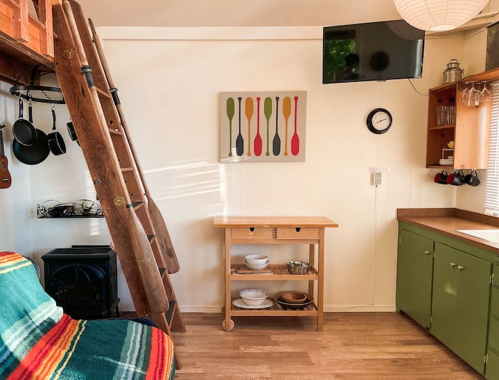 The Driftwood - Cozy Cabin With Beach Access - La Conner, WA