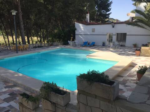 Molera Cottage (17 guests entire property)