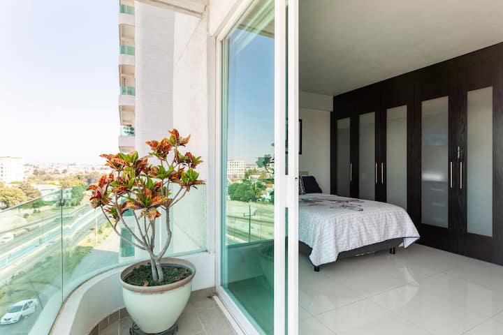 Que diriez-vous de vous réveiller et de sortir pour profiter de la vue depuis votre balcon ?