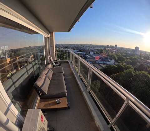 Jacuzzi, cinema-projector, free parking, nice view