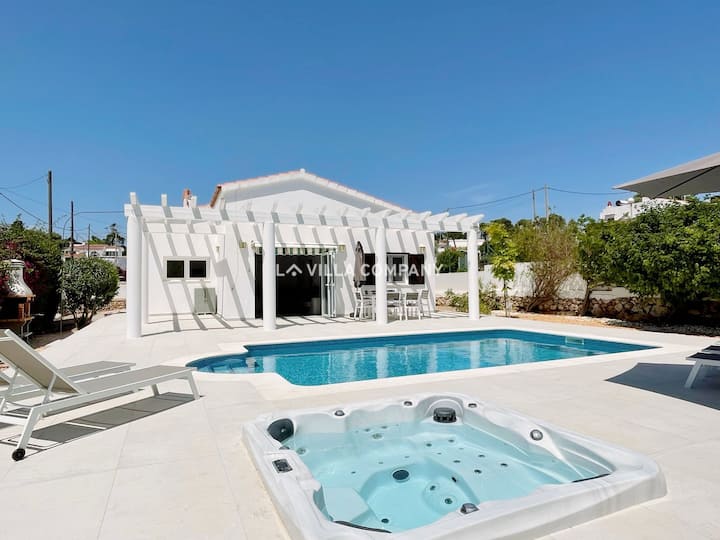Modern villa , private pool & AC, 10 min to beach