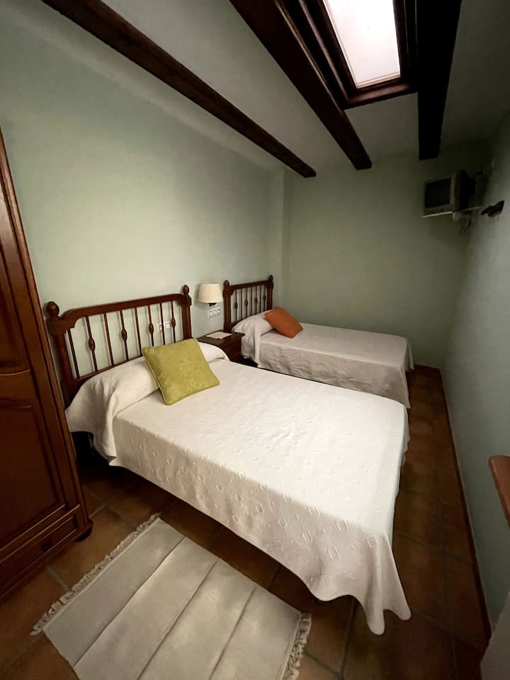 Двойна стая с килер и сгъваем прозорец