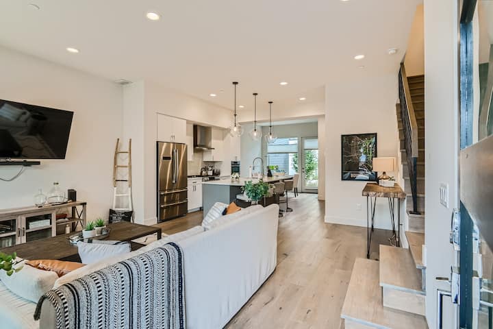 Boulder Luxury Modern Furnished Townhouse - Boulder, CO