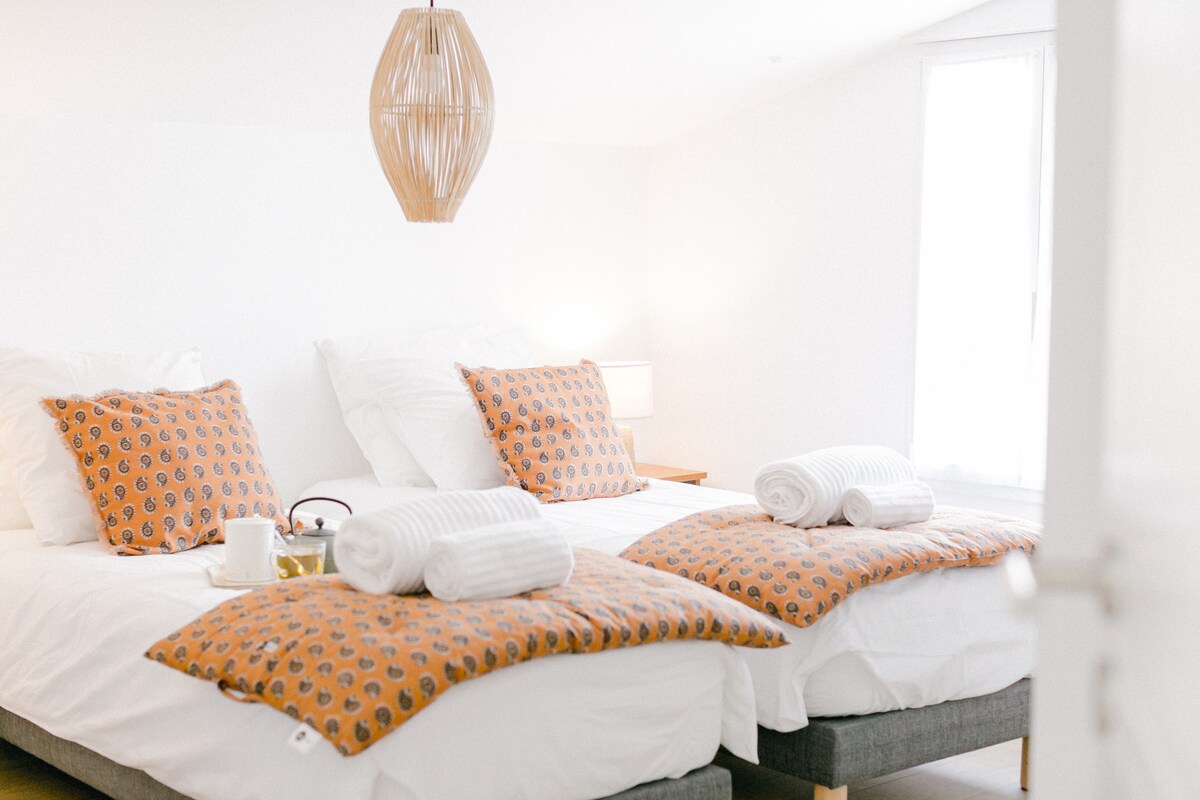 Chumba cha kulala 4. Vitanda 2 vya 80, vinavyoweza kubadilishwa kuwa kitanda 1 cha 160. 