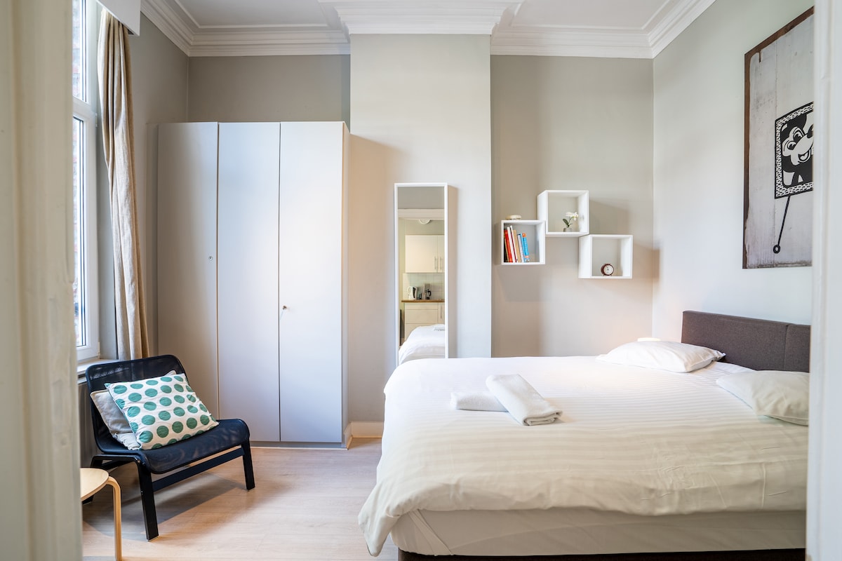 Top performing Airbnb: The Lovely Studio - European Parliament - BA in Etterbeek