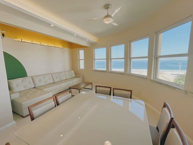 LINDO APTO. FRENTE MAR. AMZNG SEA FRONT APRT.