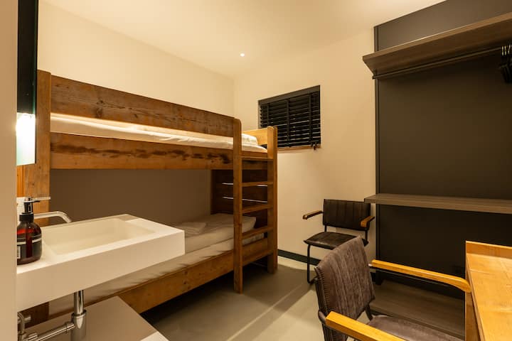 5th sleeping room for children or employee like nanny or cook
