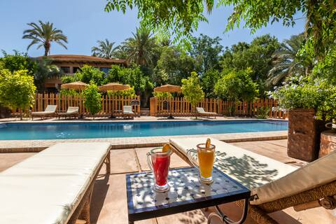 Lodge in oasis with swiming pool and garden