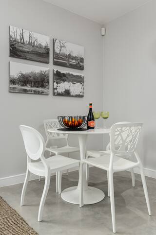 Moremi @ Sunset Splendour Guesthouse gallery image 4