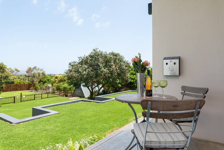 Moremi @ Sunset Splendour Guesthouse gallery image 5