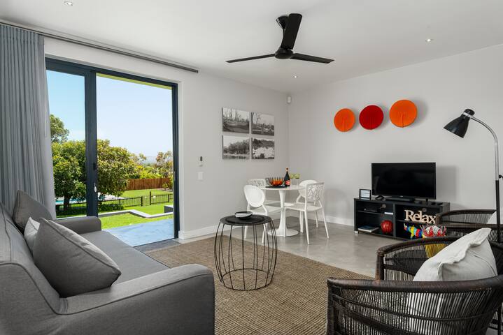 Moremi @ Sunset Splendour Guesthouse gallery image 3