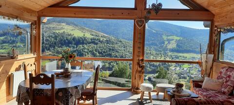 Cottage, exceptional view and HOT TUB, The sweet refuge.