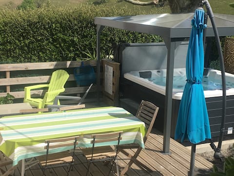 Private heated jacuzzi, plancha, air conditioning in the Basque Country