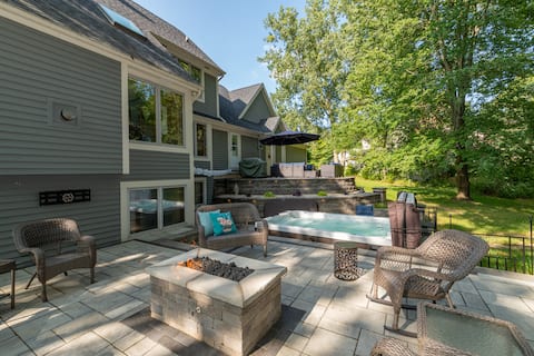 Notre Dame's Irish Gate- 
3 miles to campus!