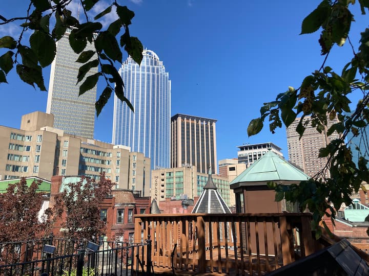 Luxurious Boston Rooftop Views, Walk Everywhere.
