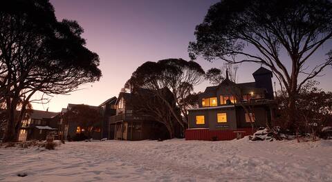 Cloud 9 High Country Lodge