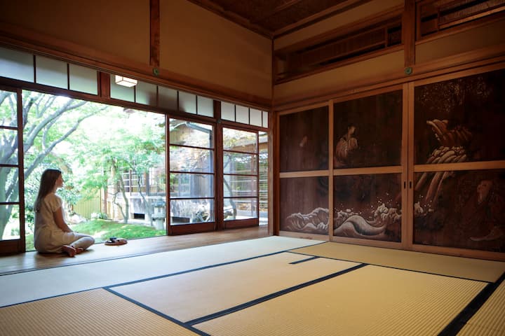 【部屋/Zimmer】「奥座敷」和室 最大8名 (5名以上の場合開放) / "Oku-zashiki" japanisches Zimmer für bis zu 8 Gäste (nur für 5 oder mehr Gäste verfügbar)