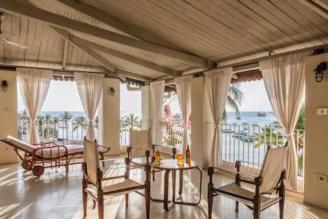 Villa Forodhani: Charming ocean front palazzo room