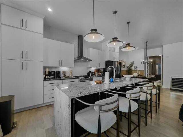 3BR @ Bishop Arts! Modern+Rooftop+Views+ Shopping! gallery image 5