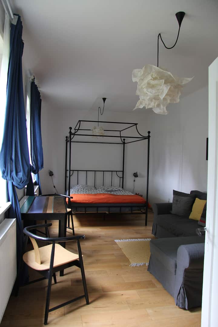 חדר שינה בקומה התחתונה