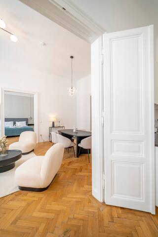 josef’s home | Premium Suite | Quiet & Central gallery image 3