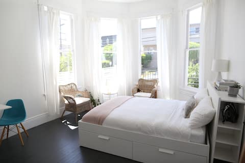 Top Airbnb: The Burlington Hotel in Westlake