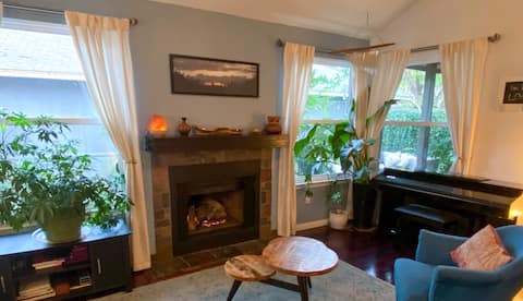 Top Airbnb: Serene, clean, all the amenities in Pleasant Valley