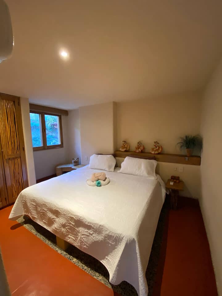 Სასტუმრო ოთახი სააბაზანოთი