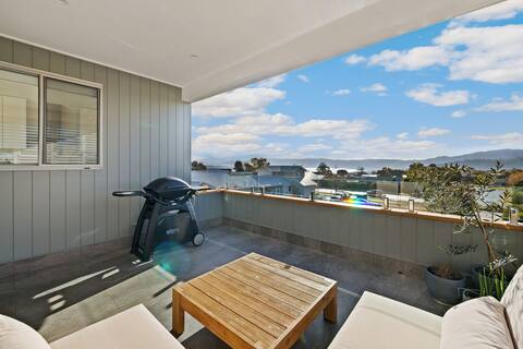 Modern Mountain and Lake Views, great location