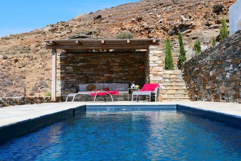 SUBLIME HOUSE WITH POOL ON PROTECTED BAY