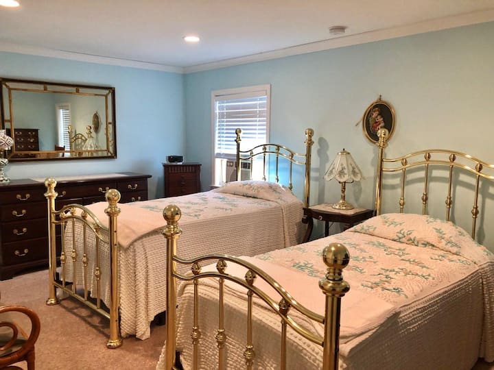 Top 10 Airbnb Vacation Rentals In Bemus Point, New York Updated 2024