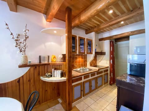 Apt full center, wifi, balcony, courtyard