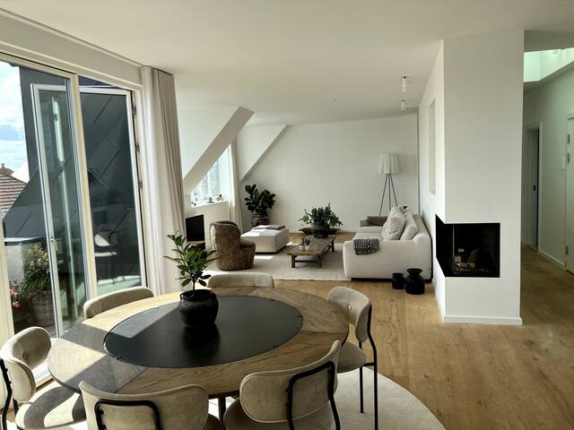 Beautiful Penthouse apartment close to the Lakes gallery image 2