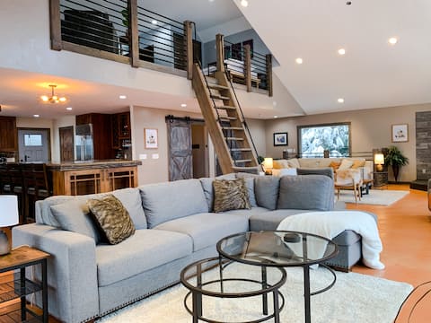 Jeremy's Mountain Chalet (@jeremysmountainchalet)