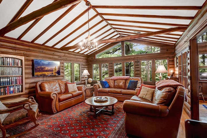 River Haus Where Good Times&Great Memories Happen! gallery image 3