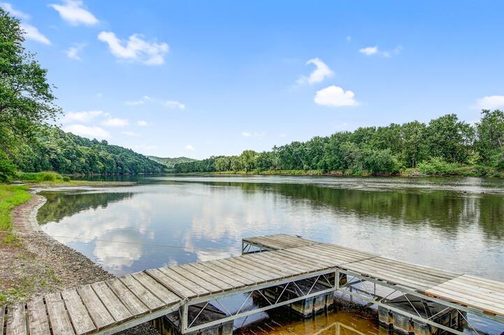 River Haus Where Good Times&Great Memories Happen! gallery image 4