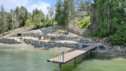 Riverside Family Fun Home with 200' ft Sandy Beach