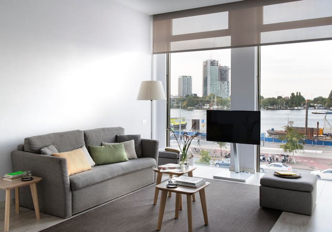 Spacious Serviced Apartment with River View